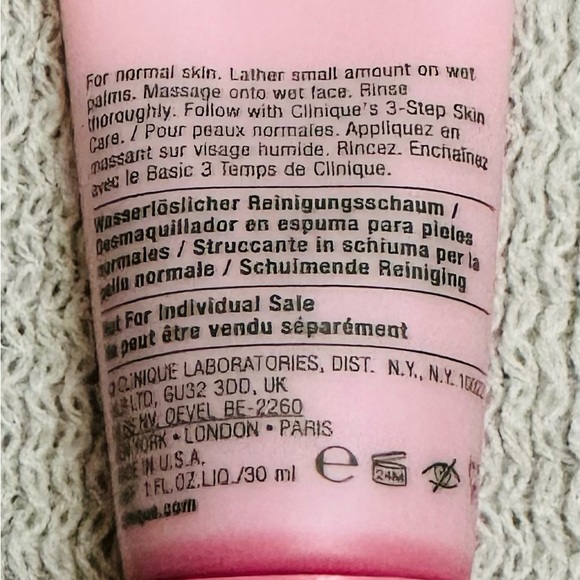 CLINIQUE 2 FOR 1. TRAVEL SIZE PRODUCTS. - Picture 6 of 10
